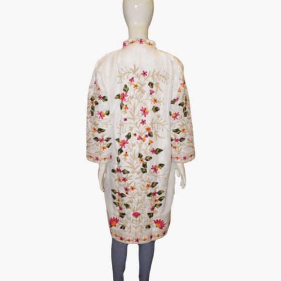 White Embroidered Cape - Picture 3 of 7